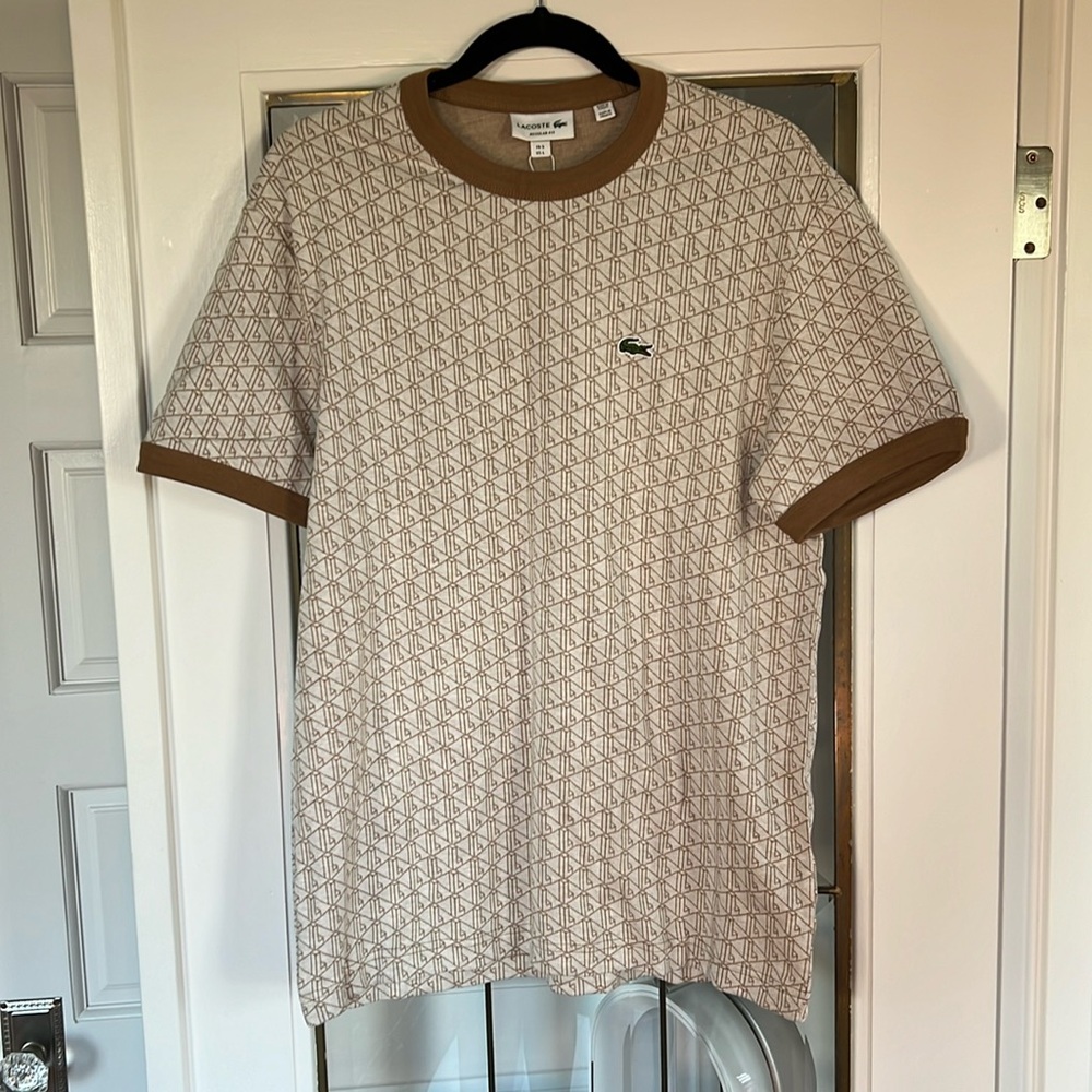 Lacoste t-shirt with subtle L pattern and Lacoste embroidered logo.